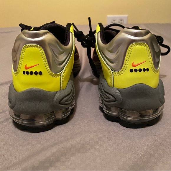 Size 9.5 - Nike Air Tuned Max Volt Total Orange 2022 Running shoes NO BOX - Picture 11 of 12